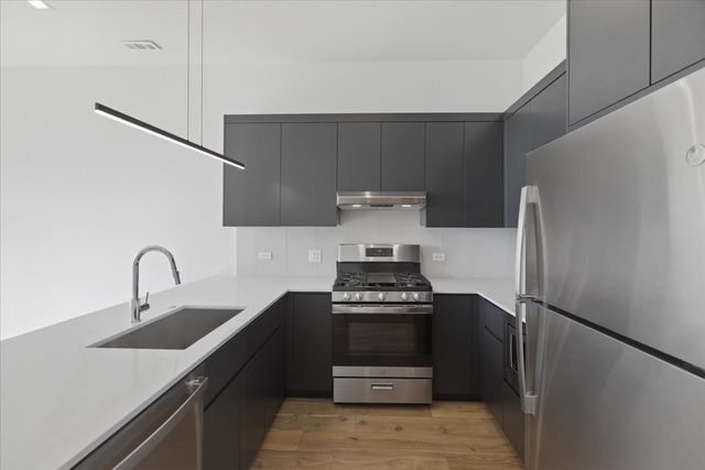 4513 N CLARK Street 411, Chicago, IL 60640