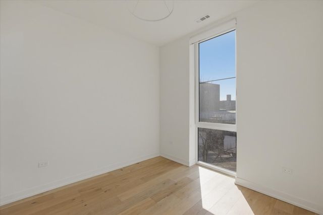 4513 N CLARK Street 411, Chicago, IL 60640