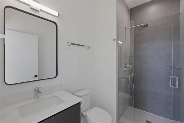 4513 N CLARK Street 411, Chicago, IL 60640