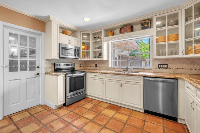 800 SW 8th Terrace, Fort Lauderdale, FL 33315