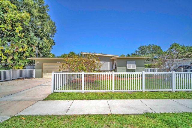 800 SW 8th Terrace, Fort Lauderdale, FL 33315