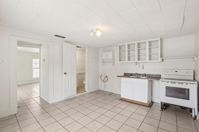 302 S Wood Street, Cleburne, TX 76033