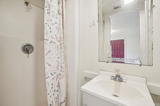 302 S Wood Street, Cleburne, TX 76033