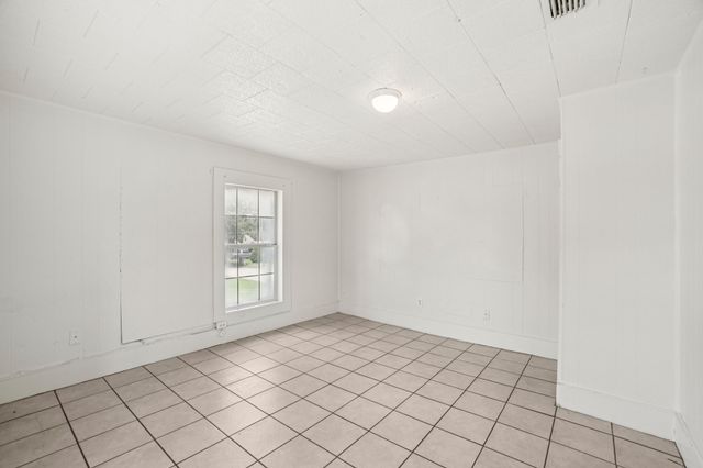 302 S Wood Street, Cleburne, TX 76033