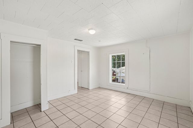302 S Wood Street, Cleburne, TX 76033