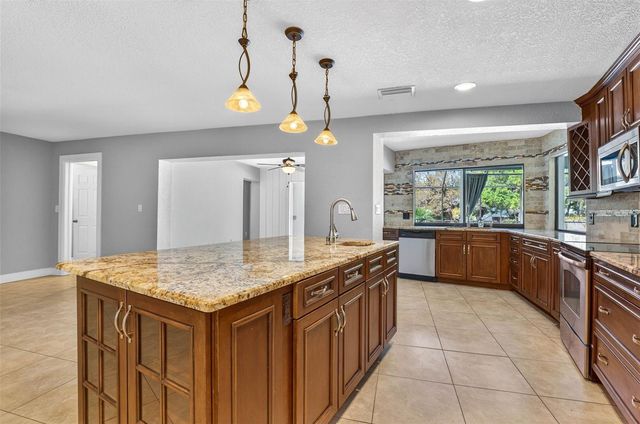 2111 PADDOCK CIRCLE, Dunedin, FL 34698