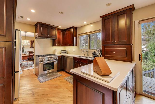 11515 BURR OAK Lane, Burr Ridge, IL 60527