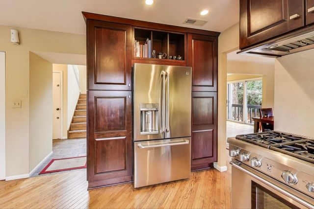 11515 BURR OAK Lane, Burr Ridge, IL 60527