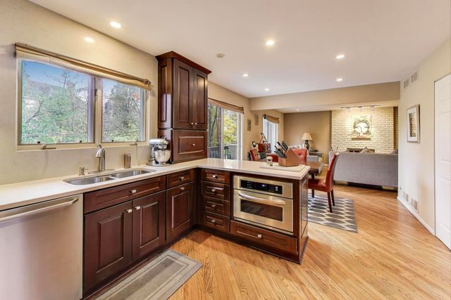 11515 BURR OAK Lane, Burr Ridge, IL 60527