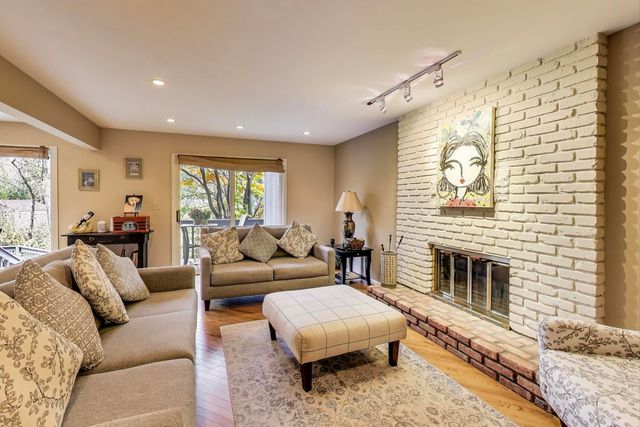 11515 BURR OAK Lane, Burr Ridge, IL 60527