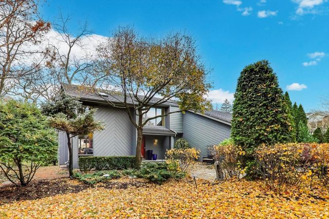 11515 BURR OAK Lane, Burr Ridge, IL 60527