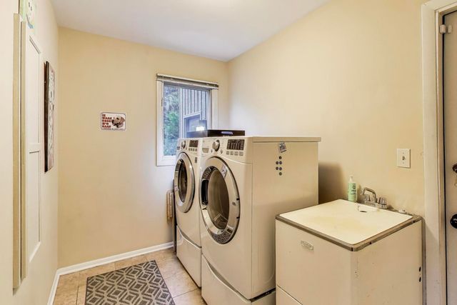 11515 BURR OAK Lane, Burr Ridge, IL 60527