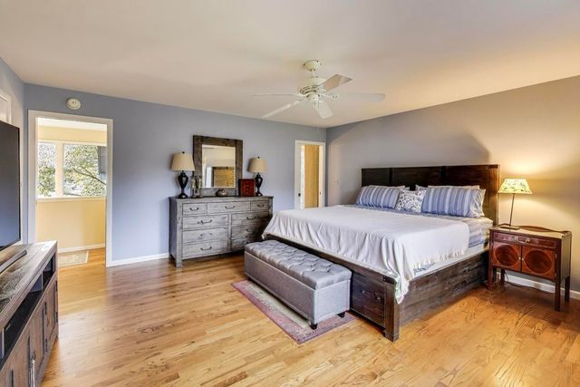 11515 BURR OAK Lane, Burr Ridge, IL 60527