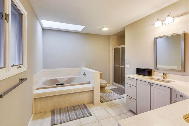 11515 BURR OAK Lane, Burr Ridge, IL 60527