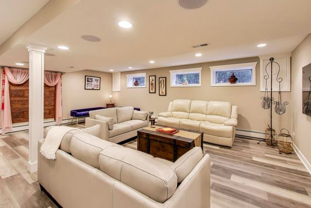 11515 BURR OAK Lane, Burr Ridge, IL 60527