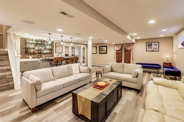 11515 BURR OAK Lane, Burr Ridge, IL 60527