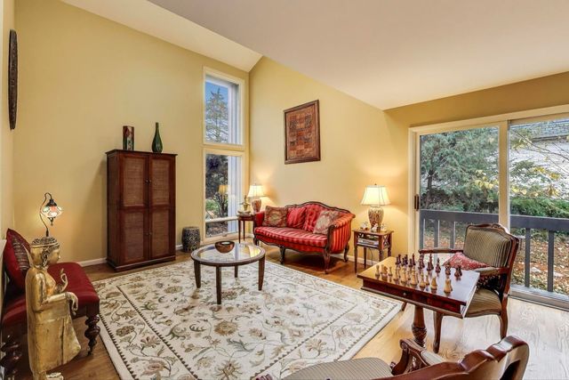 11515 BURR OAK Lane, Burr Ridge, IL 60527