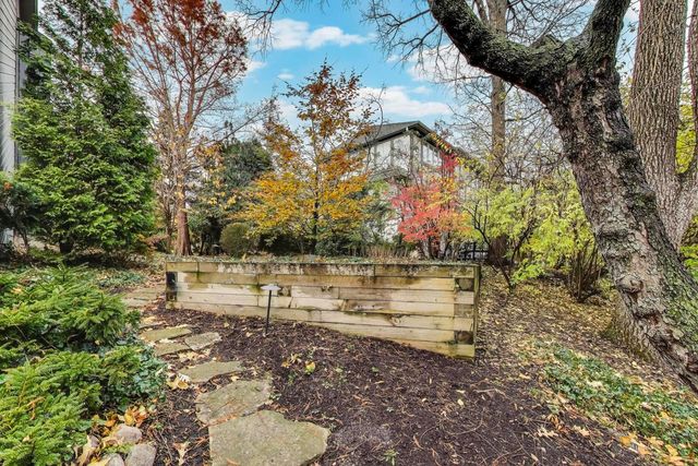 11515 BURR OAK Lane, Burr Ridge, IL 60527