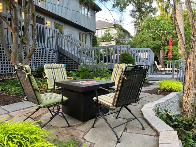 11515 BURR OAK Lane, Burr Ridge, IL 60527