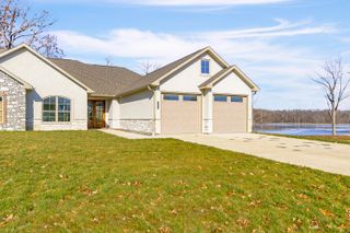 1723 FAIRWAY OAKS CT, Mexico, MO 65265