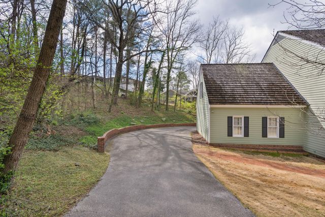 1301 Woodhill Drive, Chattanooga, TN 37405