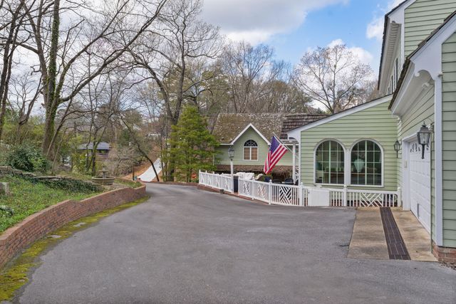 1301 Woodhill Drive, Chattanooga, TN 37405