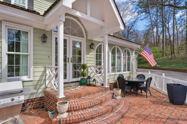 1301 Woodhill Drive, Chattanooga, TN 37405