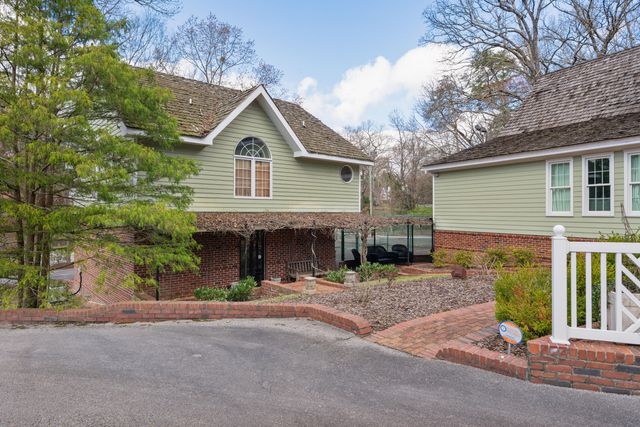 1301 Woodhill Drive, Chattanooga, TN 37405