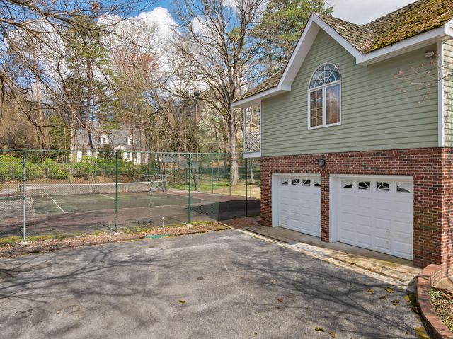 1301 Woodhill Drive, Chattanooga, TN 37405