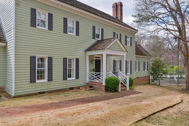 1301 Woodhill Drive, Chattanooga, TN 37405