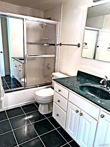 9121 N Swan Circle, Brentwood, MO 63144
