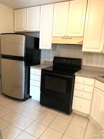 9121 N Swan Circle, Brentwood, MO 63144