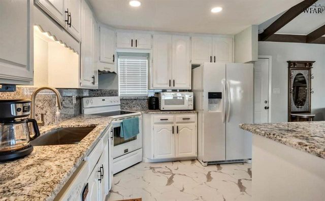 607 SHORELINE DRIVE, Wichita Falls, TX 76308