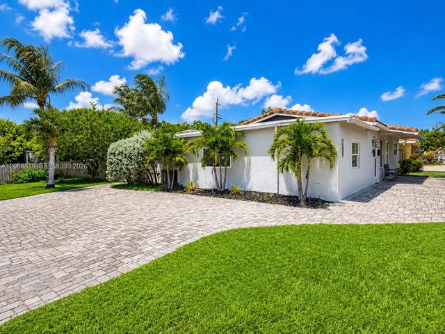 1301 NE 42nd St, Oakland Park, FL 33334