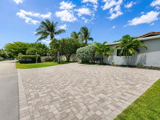 1301 NE 42nd St, Oakland Park, FL 33334