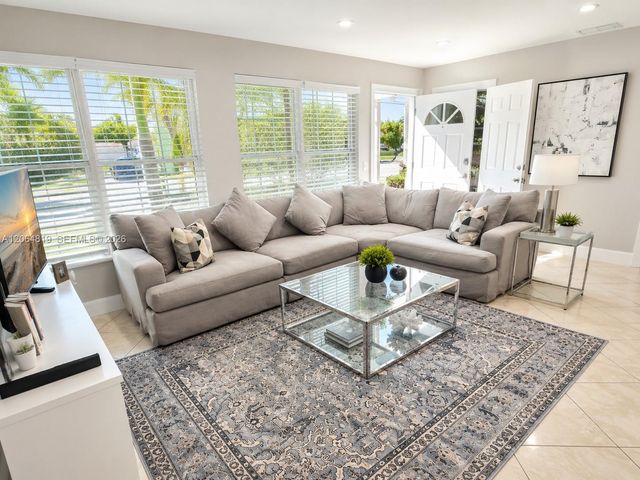 1301 NE 42nd St, Oakland Park, FL 33334