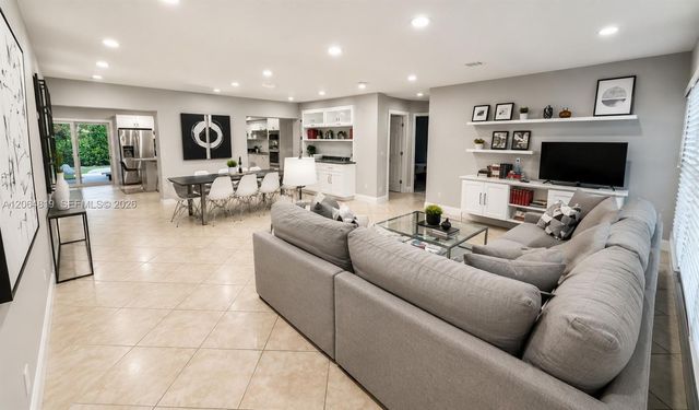 1301 NE 42nd St, Oakland Park, FL 33334