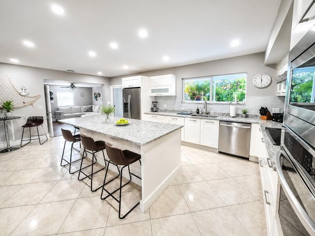 1301 NE 42nd St, Oakland Park, FL 33334