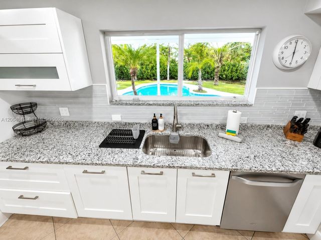 1301 NE 42nd St, Oakland Park, FL 33334
