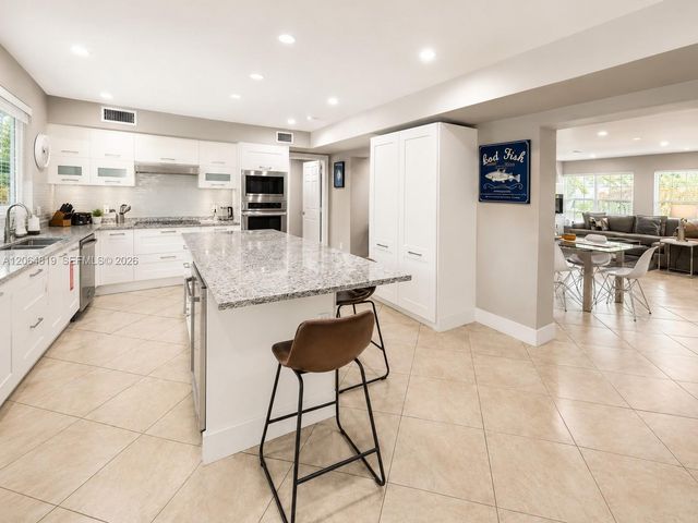 1301 NE 42nd St, Oakland Park, FL 33334