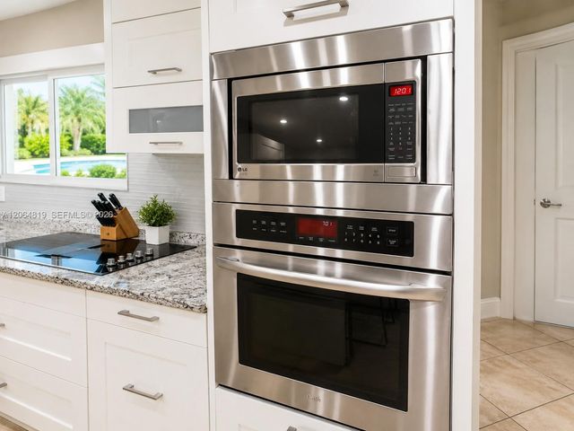 1301 NE 42nd St, Oakland Park, FL 33334