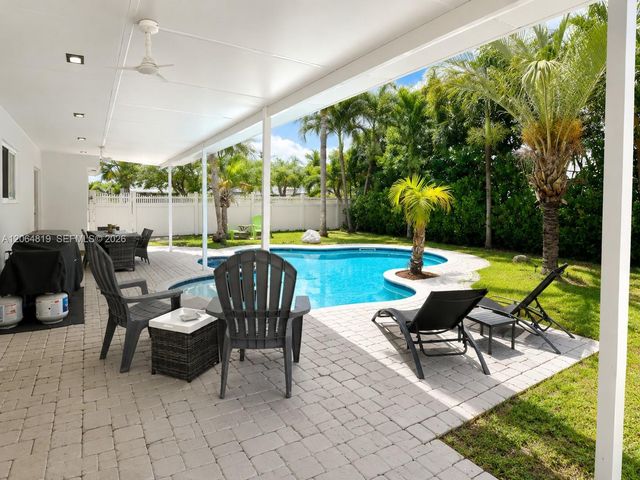 1301 NE 42nd St, Oakland Park, FL 33334