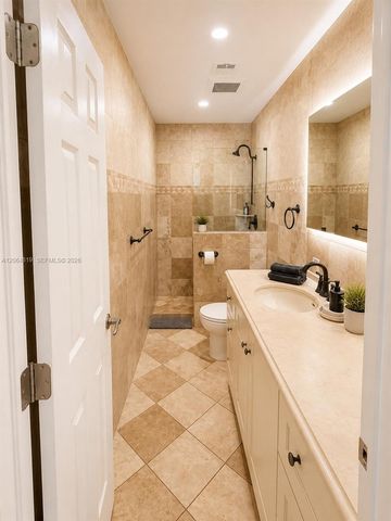 1301 NE 42nd St, Oakland Park, FL 33334