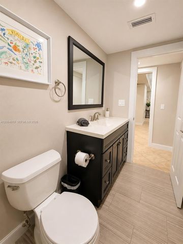 1301 NE 42nd St, Oakland Park, FL 33334