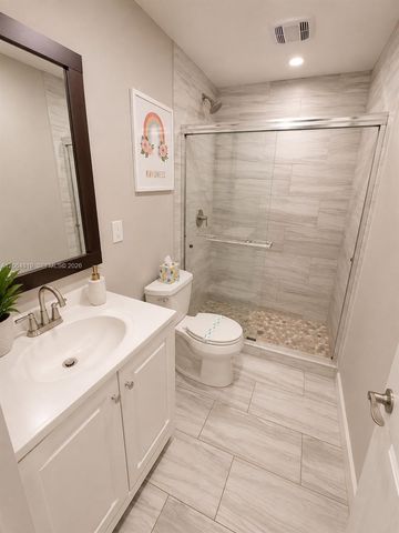 1301 NE 42nd St, Oakland Park, FL 33334