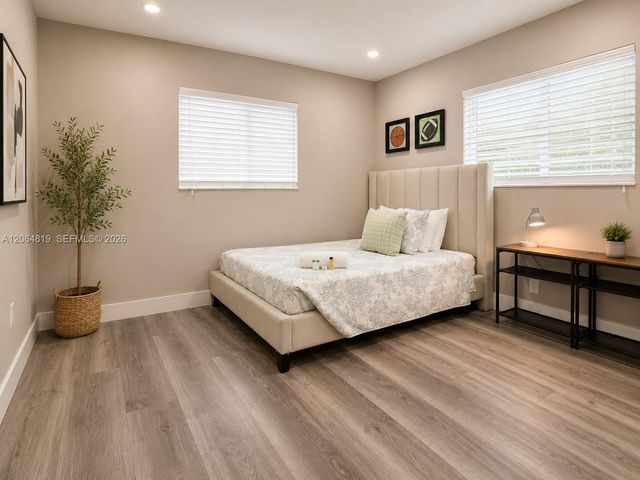 1301 NE 42nd St, Oakland Park, FL 33334