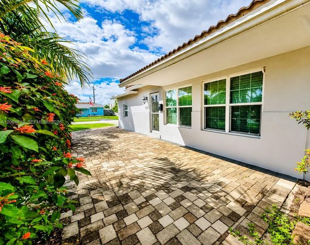 1301 NE 42nd St, Oakland Park, FL 33334