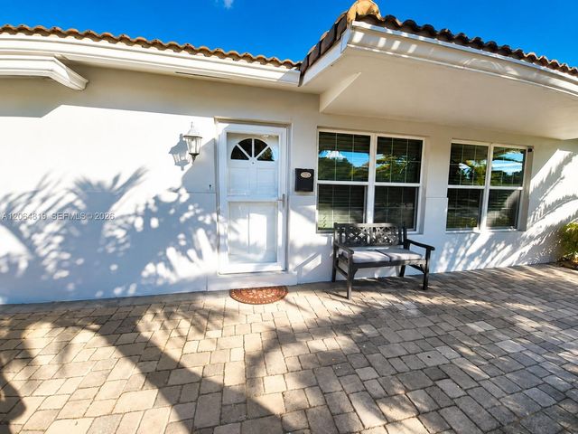 1301 NE 42nd St, Oakland Park, FL 33334