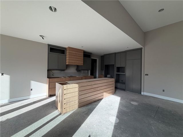 9050 FREEDOM Circle, Lenexa, KS 66227