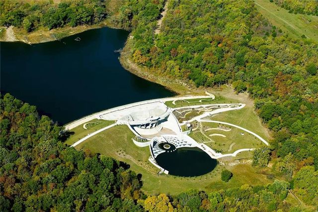 9050 FREEDOM Circle, Lenexa, KS 66227